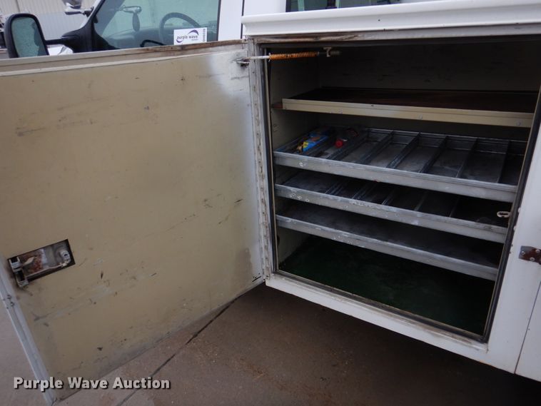 image for item DH8220 2002 Ford F550 Super Duty  bucket truck