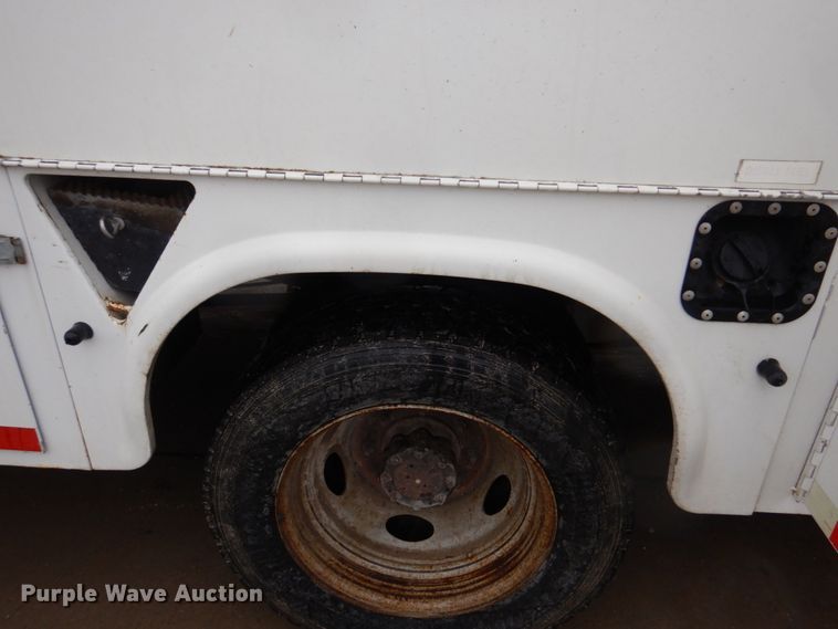 image for item DH8220 2002 Ford F550 Super Duty  bucket truck