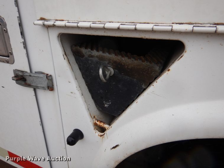 image for item DH8220 2002 Ford F550 Super Duty  bucket truck