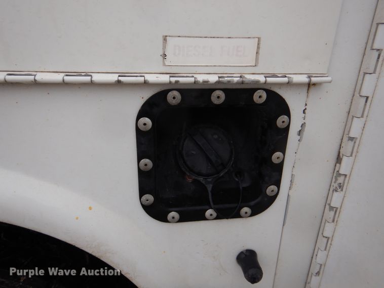 image for item DH8220 2002 Ford F550 Super Duty  bucket truck