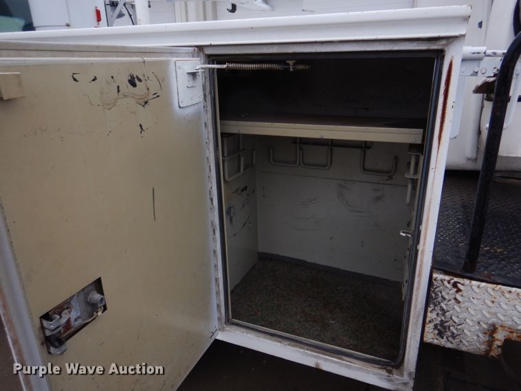 image for item DH8220 2002 Ford F550 Super Duty  bucket truck