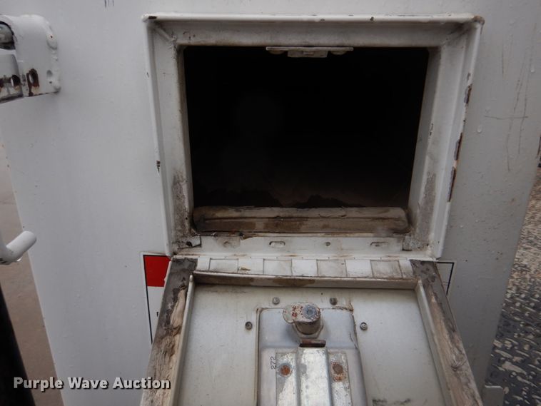 image for item DH8220 2002 Ford F550 Super Duty  bucket truck