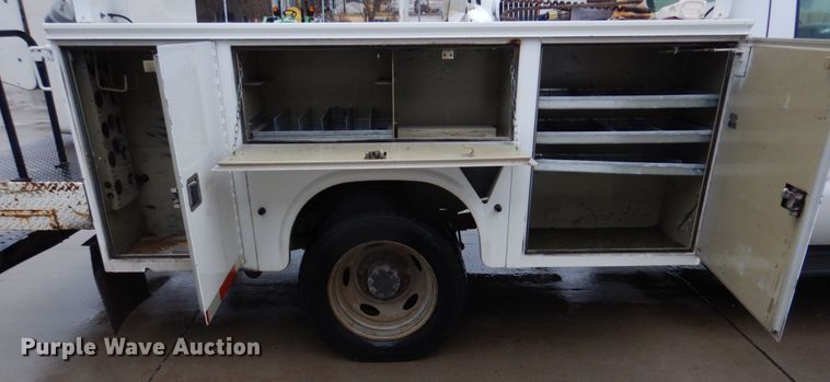 image for item DH8220 2002 Ford F550 Super Duty  bucket truck