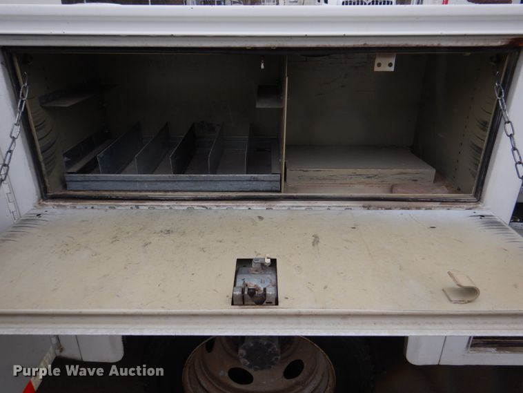 image for item DH8220 2002 Ford F550 Super Duty  bucket truck