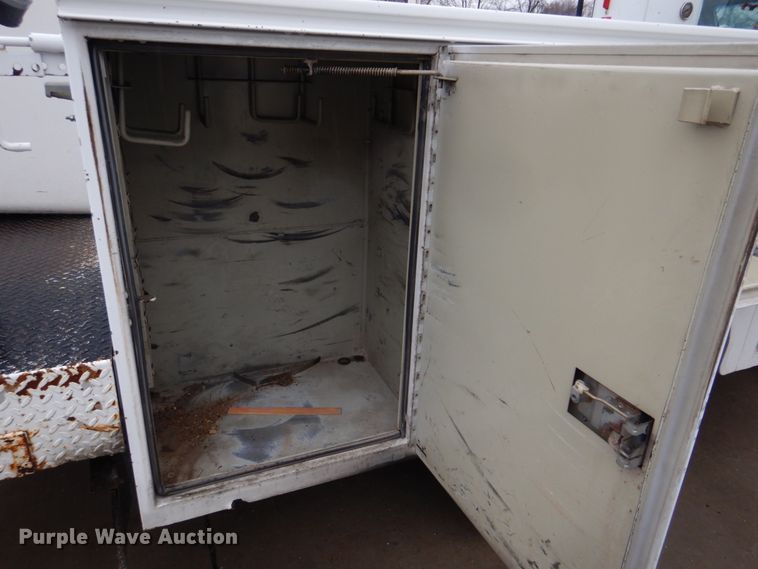 image for item DH8220 2002 Ford F550 Super Duty  bucket truck