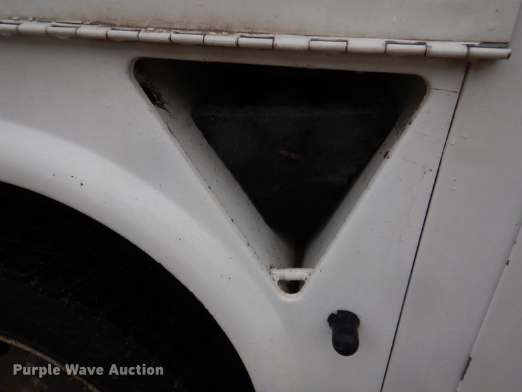 image for item DH8220 2002 Ford F550 Super Duty  bucket truck