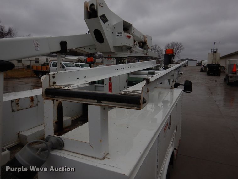 image for item DH8220 2002 Ford F550 Super Duty  bucket truck