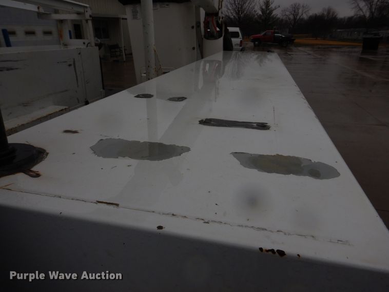 image for item DH8220 2002 Ford F550 Super Duty  bucket truck