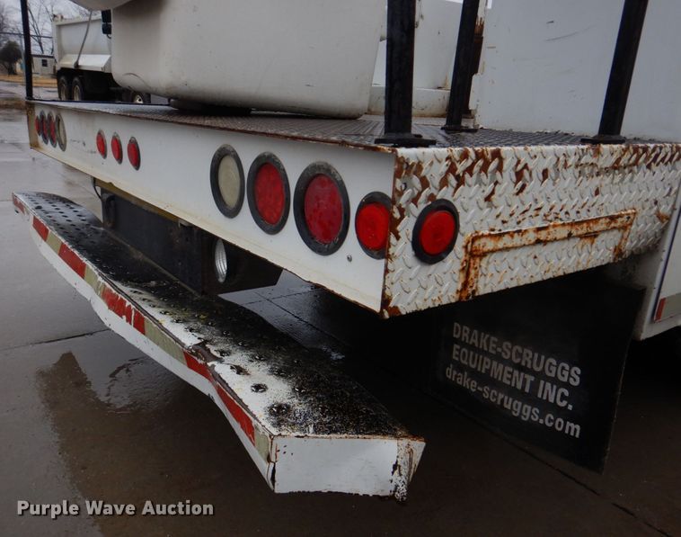 image for item DH8220 2002 Ford F550 Super Duty  bucket truck