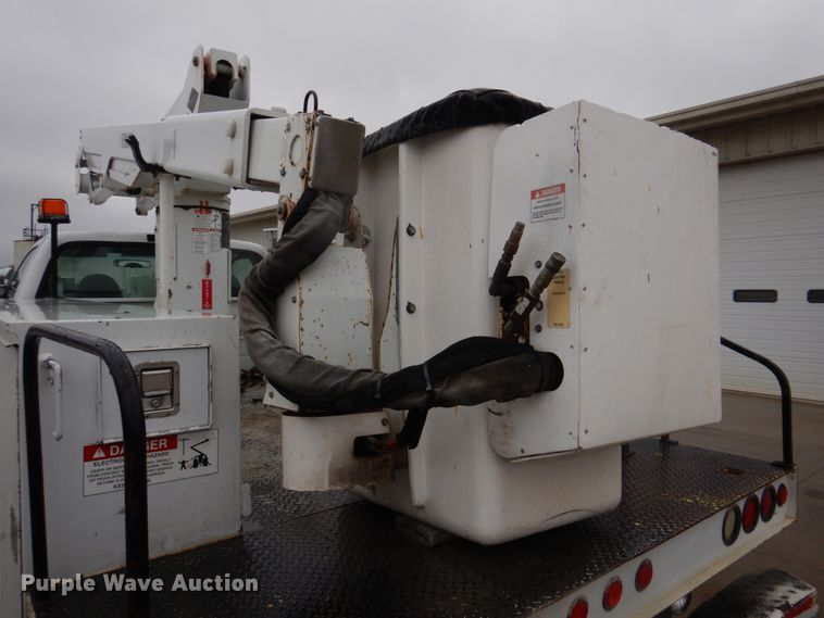 image for item DH8220 2002 Ford F550 Super Duty  bucket truck