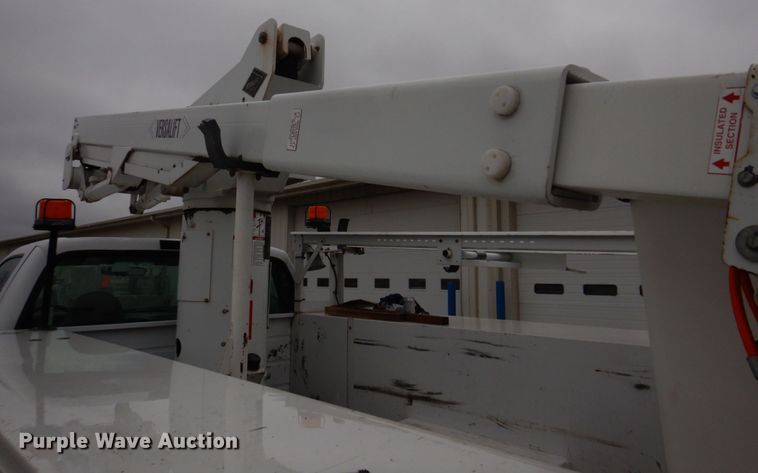 image for item DH8220 2002 Ford F550 Super Duty  bucket truck