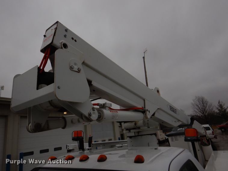 image for item DH8220 2002 Ford F550 Super Duty  bucket truck