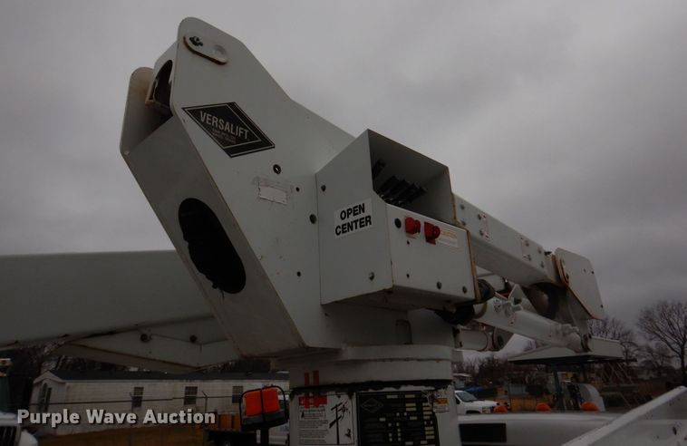 image for item DH8220 2002 Ford F550 Super Duty  bucket truck