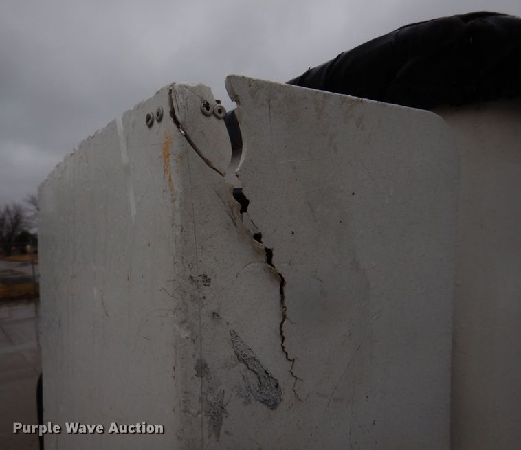 image for item DH8220 2002 Ford F550 Super Duty  bucket truck