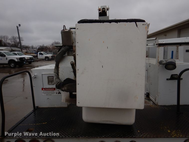 image for item DH8220 2002 Ford F550 Super Duty  bucket truck