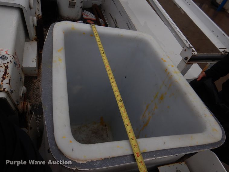 image for item DH8220 2002 Ford F550 Super Duty  bucket truck