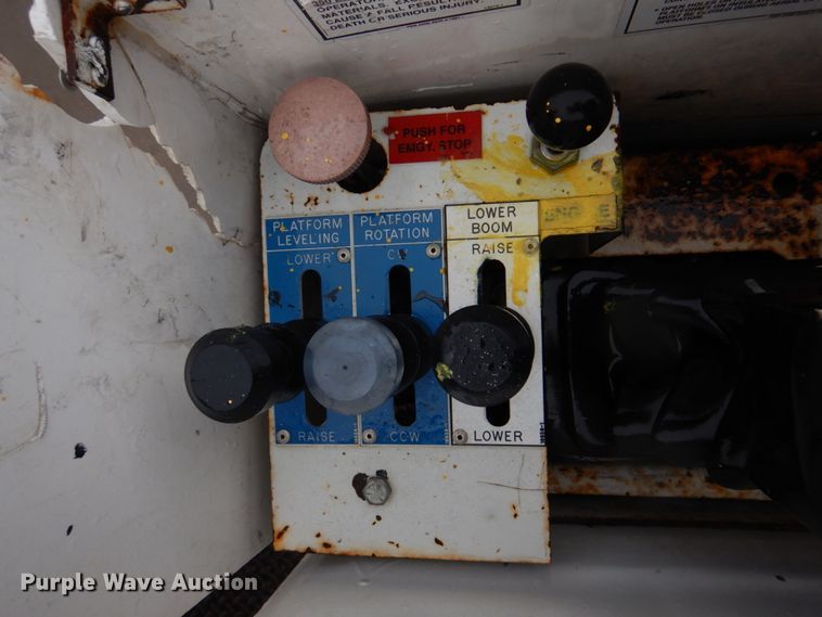 image for item DH8220 2002 Ford F550 Super Duty  bucket truck