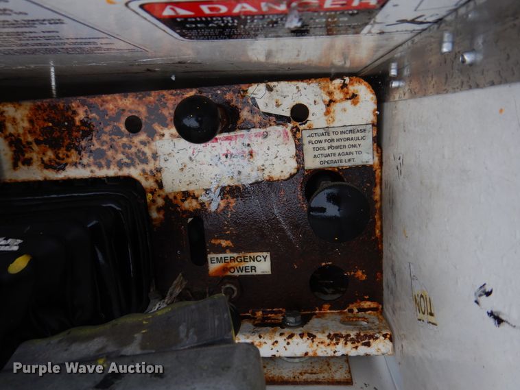 image for item DH8220 2002 Ford F550 Super Duty  bucket truck