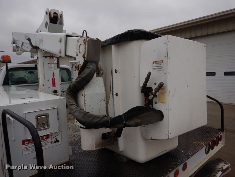 image for item DH8220 2002 Ford F550 Super Duty  bucket truck