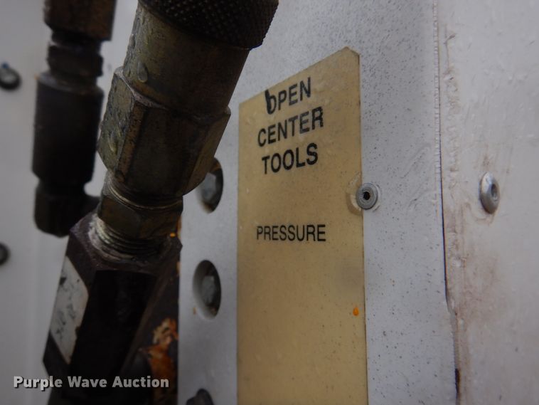 image for item DH8220 2002 Ford F550 Super Duty  bucket truck