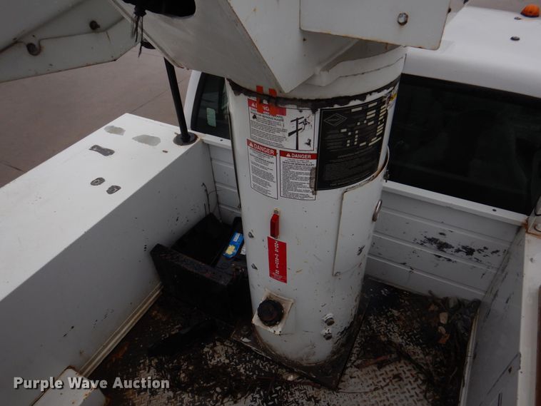 image for item DH8220 2002 Ford F550 Super Duty  bucket truck