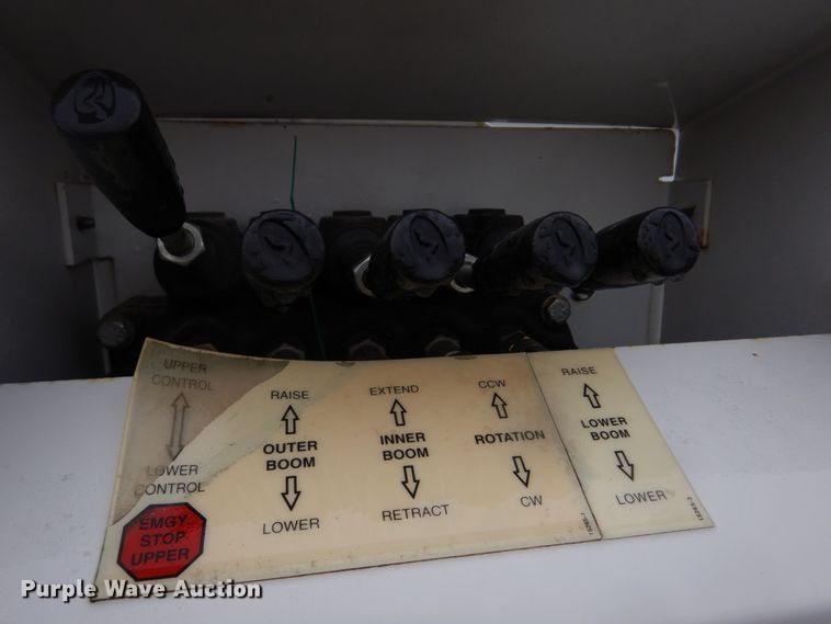 image for item DH8220 2002 Ford F550 Super Duty  bucket truck