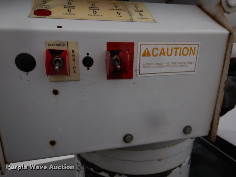 image for item DH8220 2002 Ford F550 Super Duty  bucket truck