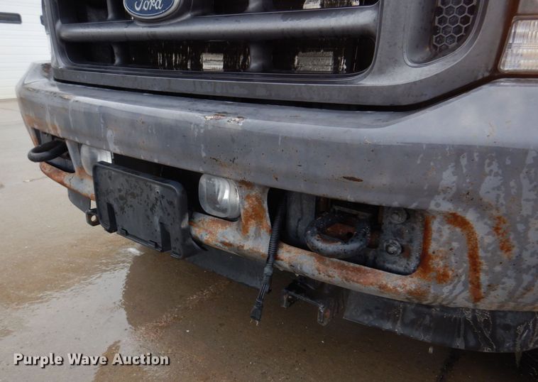 image for item DH8220 2002 Ford F550 Super Duty  bucket truck