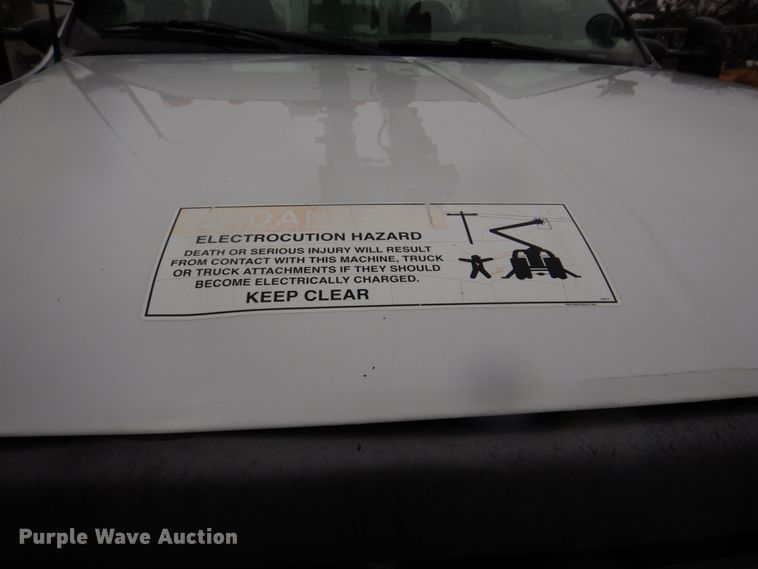 image for item DH8220 2002 Ford F550 Super Duty  bucket truck