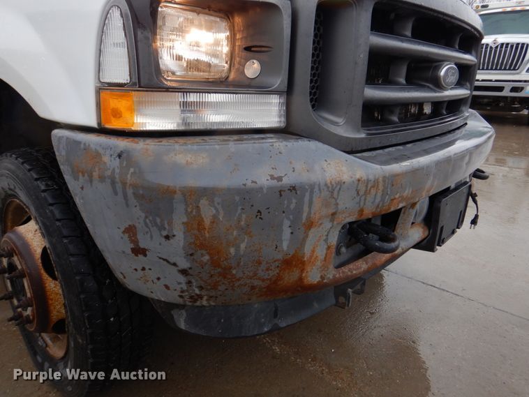 image for item DH8220 2002 Ford F550 Super Duty  bucket truck