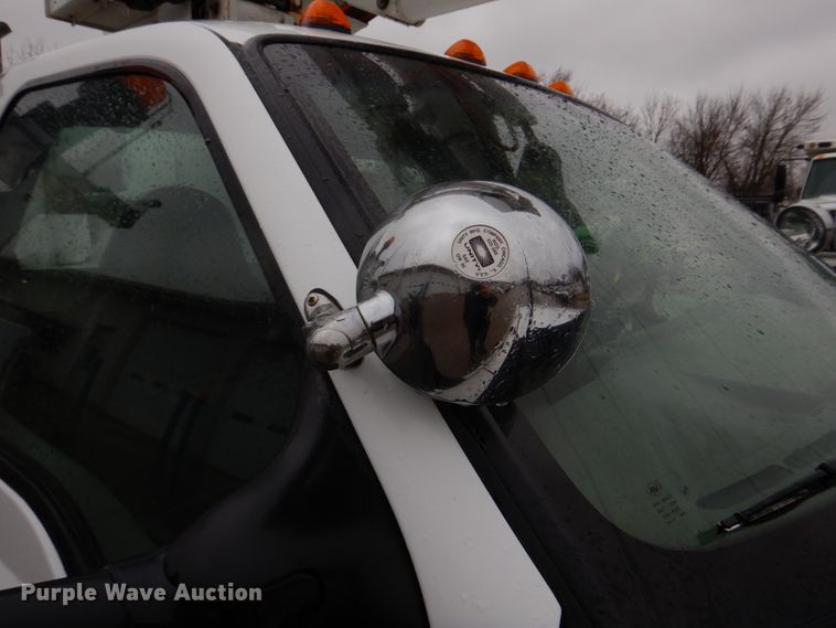 image for item DH8220 2002 Ford F550 Super Duty  bucket truck