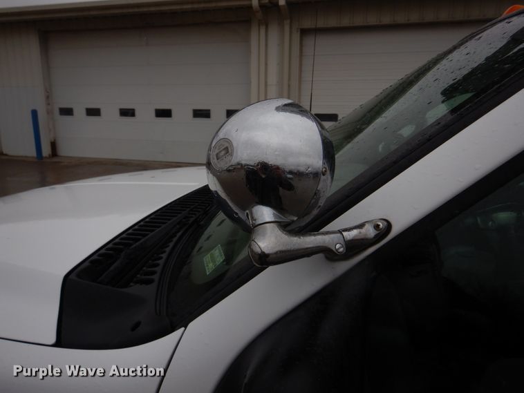 image for item DH8220 2002 Ford F550 Super Duty  bucket truck