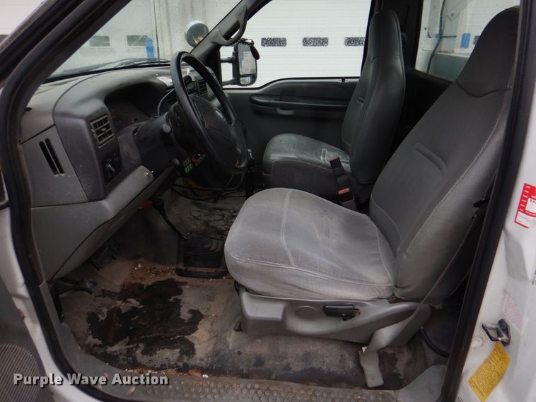 image for item DH8220 2002 Ford F550 Super Duty  bucket truck