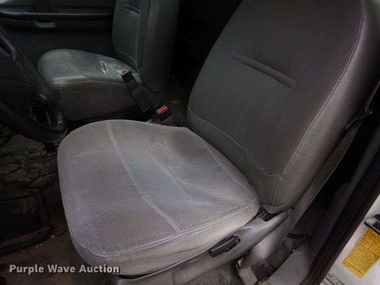 image for item DH8220 2002 Ford F550 Super Duty  bucket truck