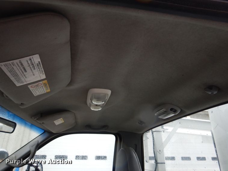 image for item DH8220 2002 Ford F550 Super Duty  bucket truck