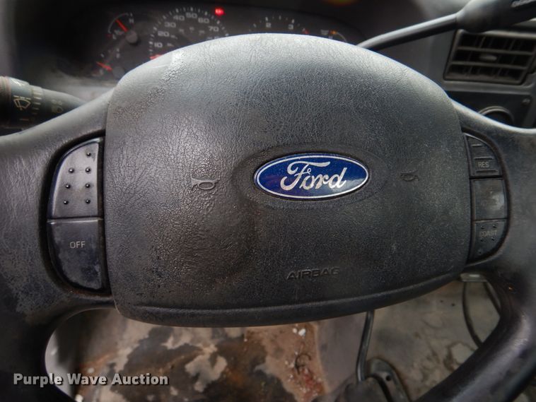 image for item DH8220 2002 Ford F550 Super Duty  bucket truck