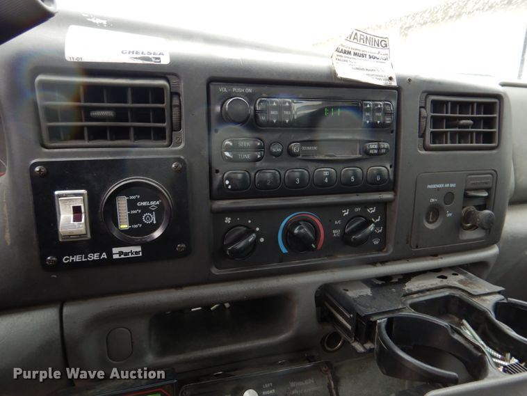 image for item DH8220 2002 Ford F550 Super Duty  bucket truck