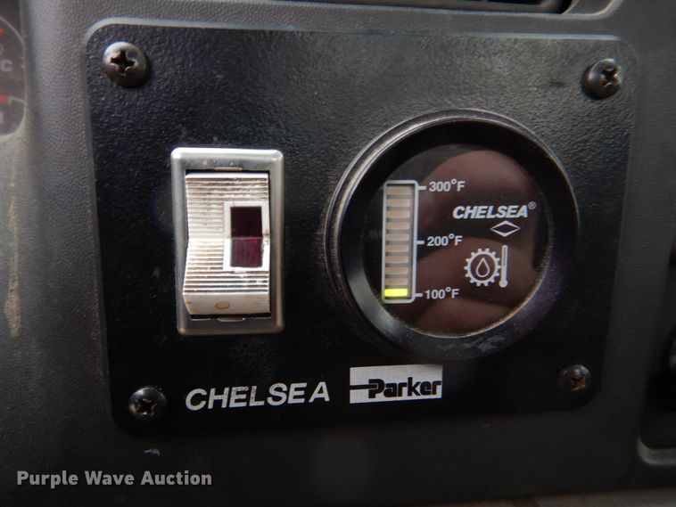 image for item DH8220 2002 Ford F550 Super Duty  bucket truck