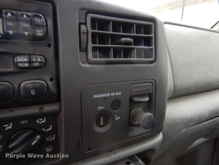 image for item DH8220 2002 Ford F550 Super Duty  bucket truck