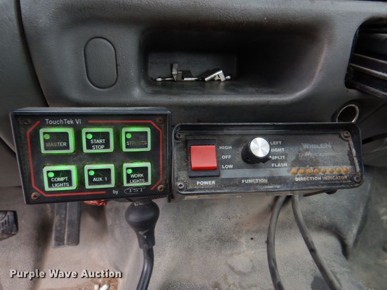 image for item DH8220 2002 Ford F550 Super Duty  bucket truck