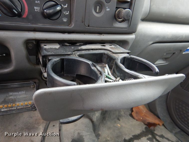 image for item DH8220 2002 Ford F550 Super Duty  bucket truck