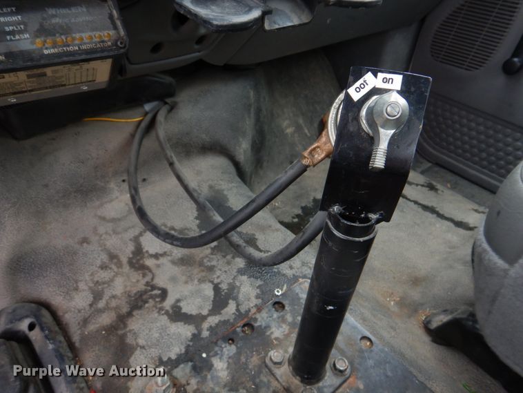 image for item DH8220 2002 Ford F550 Super Duty  bucket truck