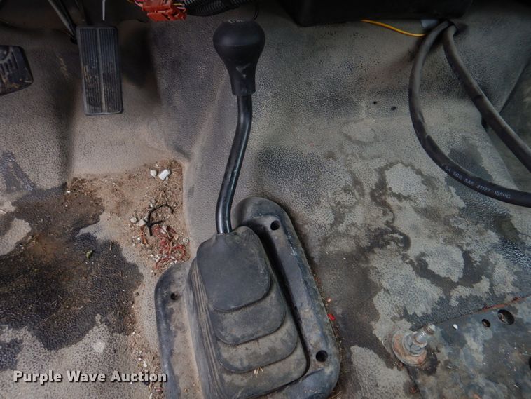 image for item DH8220 2002 Ford F550 Super Duty  bucket truck