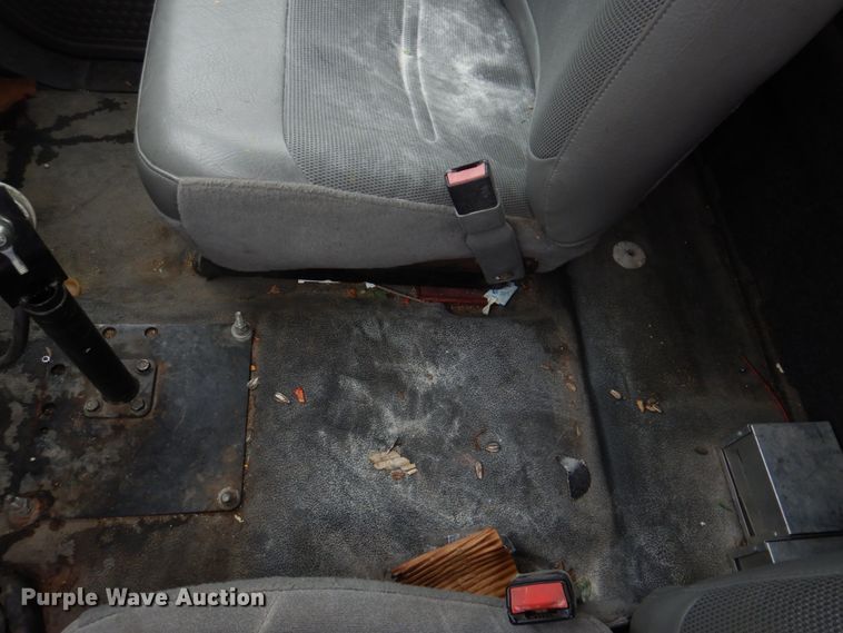 image for item DH8220 2002 Ford F550 Super Duty  bucket truck