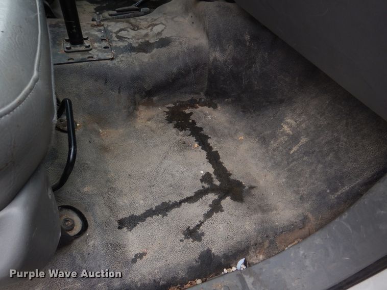 image for item DH8220 2002 Ford F550 Super Duty  bucket truck