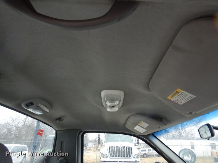 image for item DH8220 2002 Ford F550 Super Duty  bucket truck