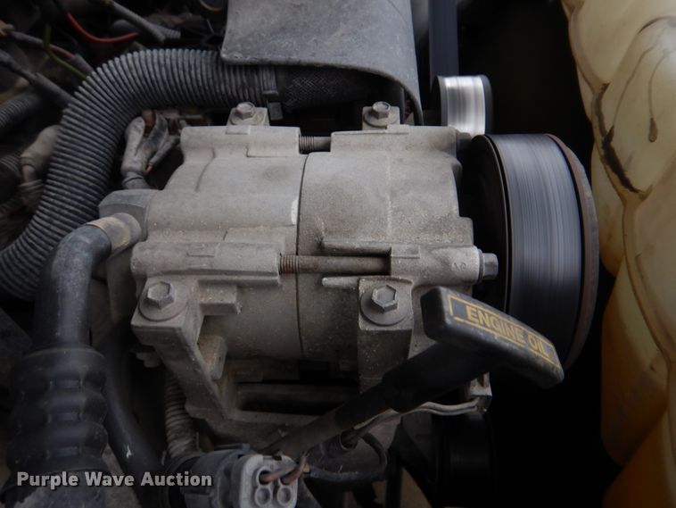 image for item DH8220 2002 Ford F550 Super Duty  bucket truck