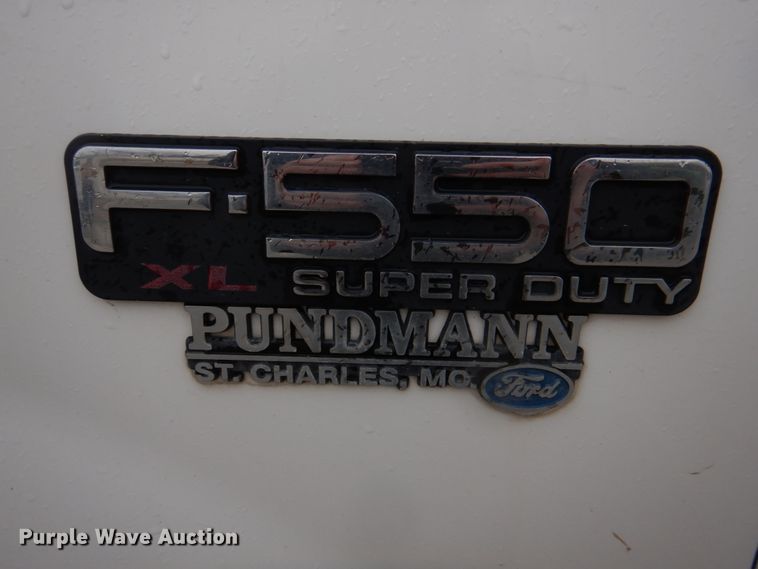 image for item DH8220 2002 Ford F550 Super Duty  bucket truck