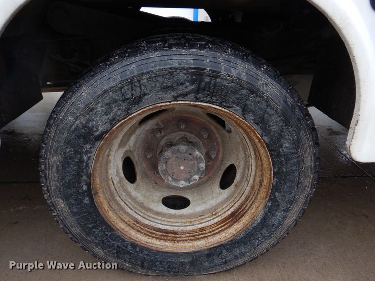 image for item DH8220 2002 Ford F550 Super Duty  bucket truck