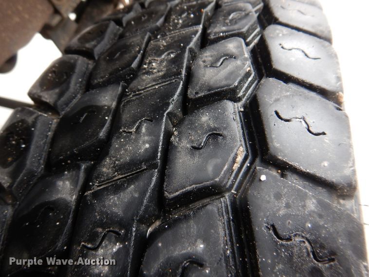 image for item DH8220 2002 Ford F550 Super Duty  bucket truck